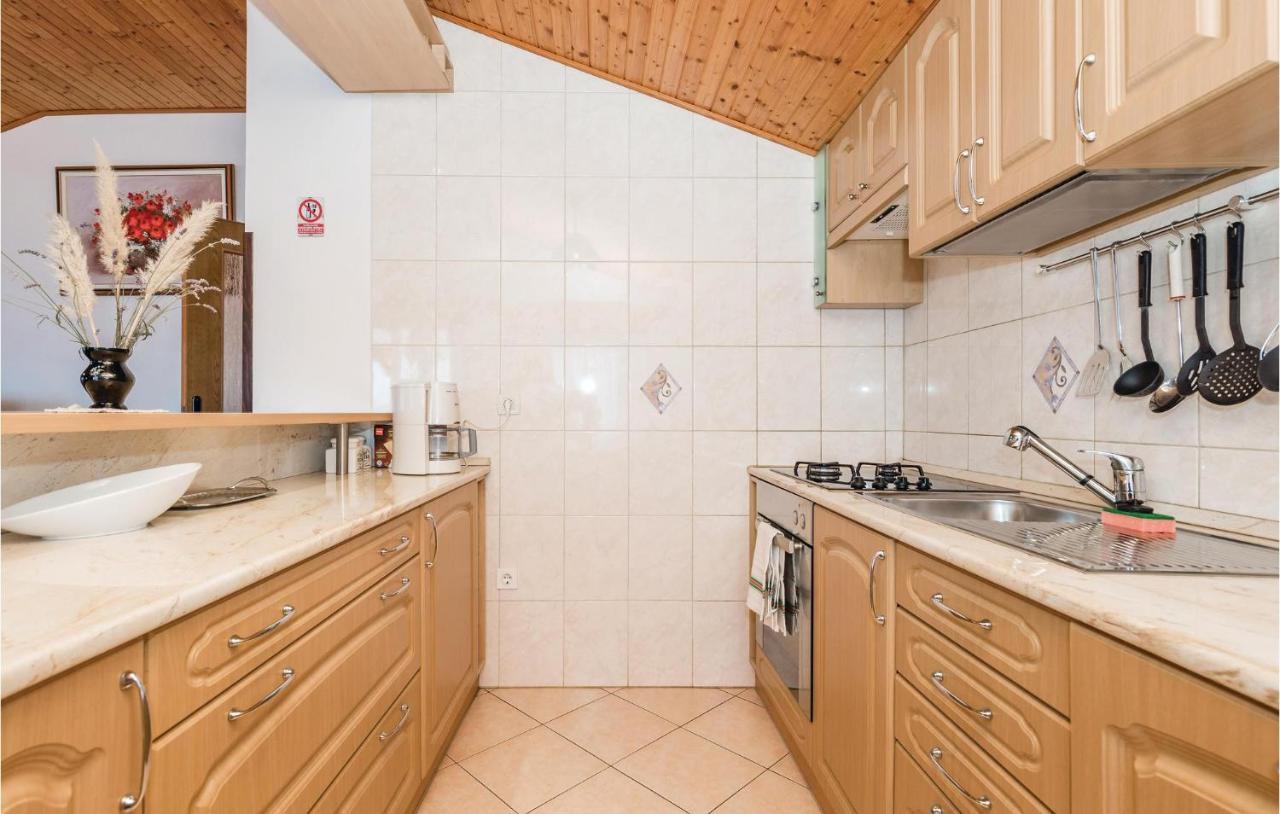 Beautiful Apartment In Brsec With Kitchen Экстерьер фото