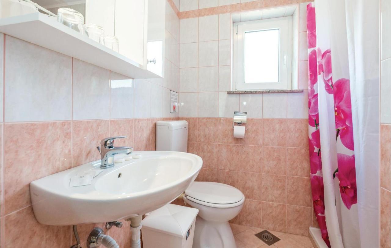 Beautiful Apartment In Brsec With Kitchen Экстерьер фото